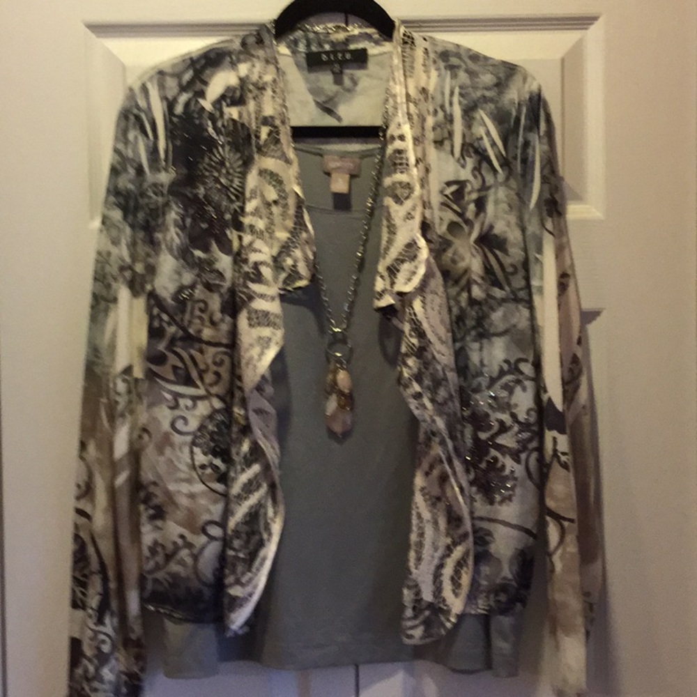 B.L.E.U. Beautiful lightweight sweater